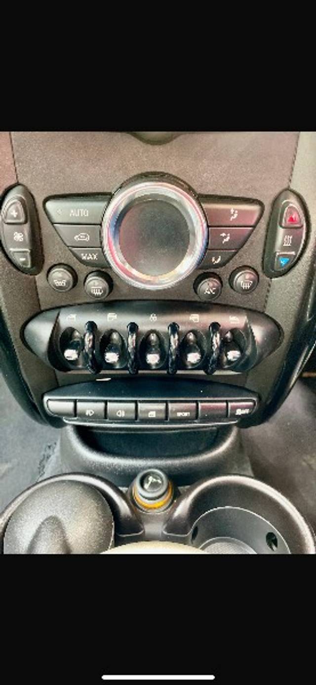https://images10.gaadi.com/usedgaadi-sellcar/UsedCar/f5ecb619a/b48a39c5-6af6-42a6-96ff-8b1d0b47ddf7.png?imwidth=6402