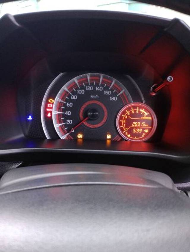 https://images10.gaadi.com/usedgaadi-sellcar/UsedCar/f5eccc3ca/59215e64-d56d-4db5-8821-eaf50cd5ba37.jpg?imwidth=6402