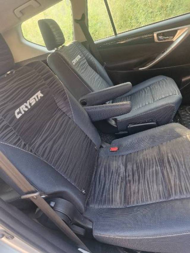 https://images10.gaadi.com/usedgaadi-sellcar/UsedCar/f5ed4b71a/00a0d27d-2720-462a-94a8-74652e6d3463.jpg?imwidth=6402