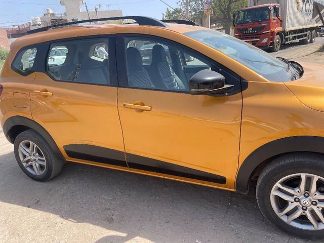 https://images10.gaadi.com/usedgaadi-sellcar/UsedCar/f5ee059ca/6bd5042e-585e-4714-b7c2-ebc5cb7d5d25.jpeg?imwidth=6401