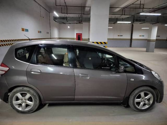 https://images10.gaadi.com/usedgaadi-sellcar/UsedCar/f5ee079ba/f853e7e1-b0ee-4bda-bcb3-8fb2bb35a985.jpg?imwidth=6401