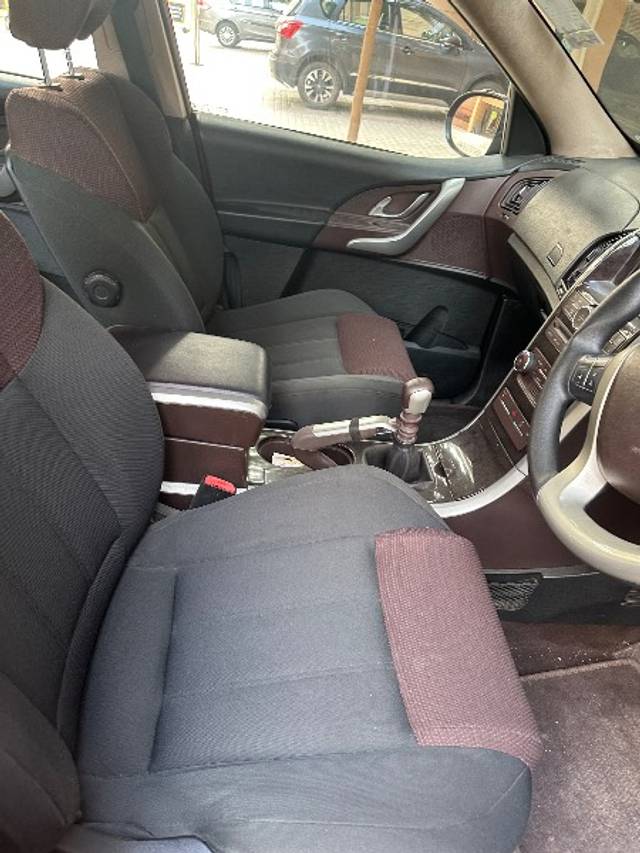 https://images10.gaadi.com/usedgaadi-sellcar/UsedCar/f5ee4b64a/70d7f5f1-b776-4bb9-8ff3-7e09e53cdb08.jpeg?imwidth=6402