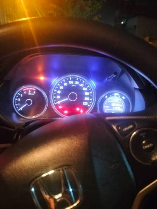 https://images10.gaadi.com/usedgaadi-sellcar/UsedCar/f5ee765aa/6fd468cc-f303-4e30-954c-50dbd8c5d868.jpg?imwidth=6402