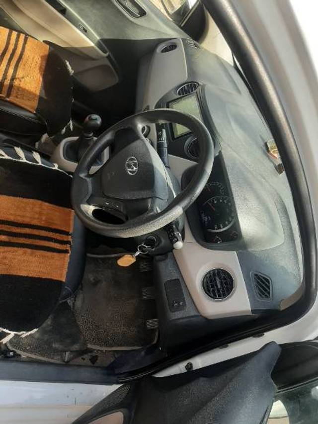 https://images10.gaadi.com/usedgaadi-sellcar/UsedCar/f5eeff87a/1cdf2a35-f029-4eea-be40-3d08db88e584.jpg?imwidth=6401