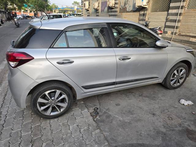 https://images10.gaadi.com/usedgaadi-sellcar/UsedCar/f5ef0d4ea/76bf7ab3-2370-4752-9d0e-3dea600fcd33.jpg?imwidth=6401