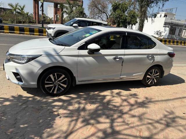 https://images10.gaadi.com/usedgaadi-sellcar/UsedCar/f5ef6e60a/c4890b5d-7565-4204-9dbb-41bea85f5b11.jpg?imwidth=6402