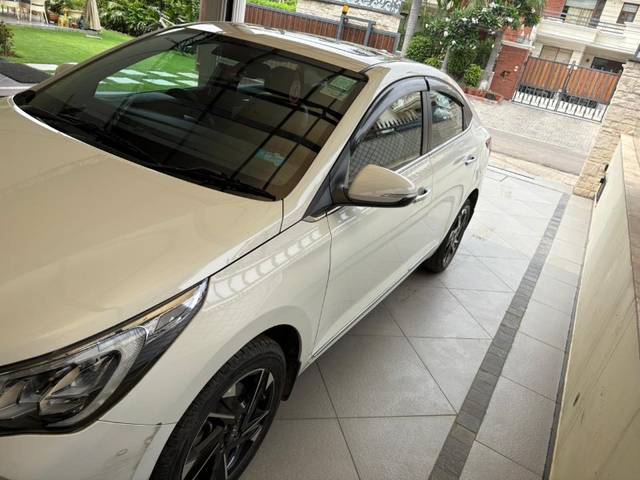 https://images10.gaadi.com/usedgaadi-sellcar/UsedCar/f5ef7341a/8ead571e-fdd8-400e-8d7c-110e2fe6f264.jpeg?imwidth=6400