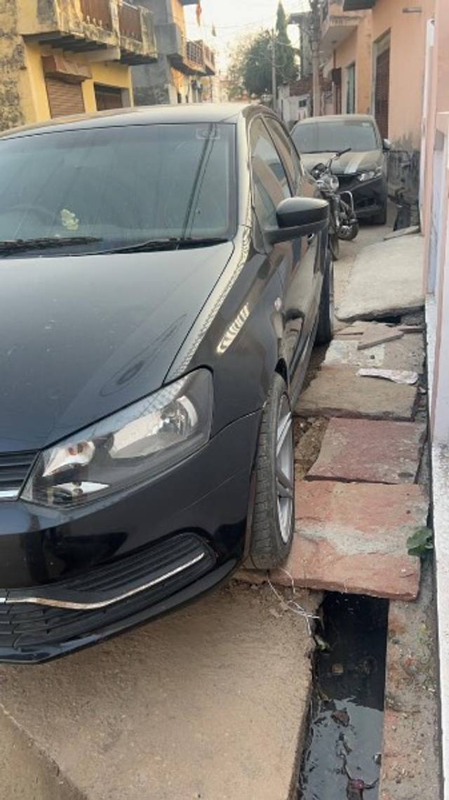 https://images10.gaadi.com/usedgaadi-sellcar/UsedCar/f5efa2cba/e4878509-e4e1-406c-a458-6c43db67425a.jpeg?imwidth=6400