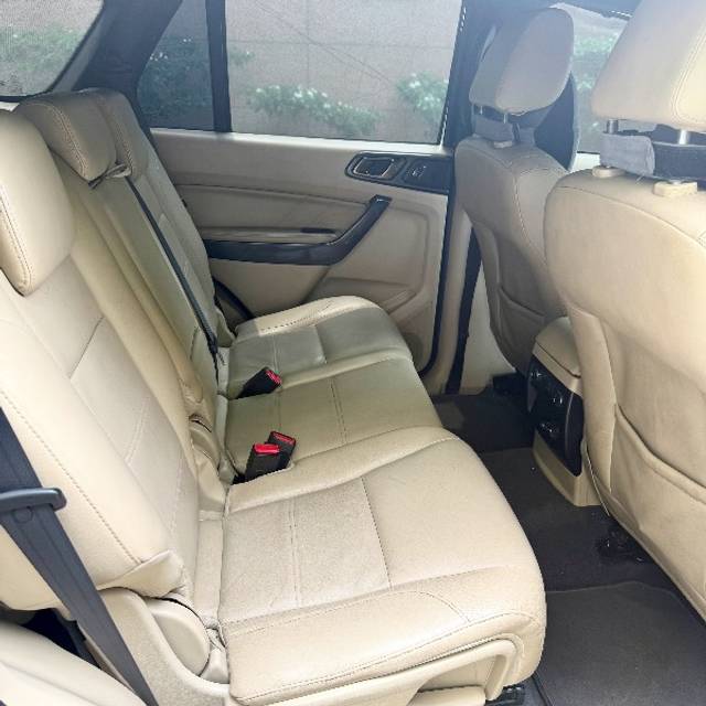 https://images10.gaadi.com/usedgaadi-sellcar/UsedCar/f5efbdbca/cd715204-0c0d-45dc-9253-0c893a126936.jpeg?imwidth=6401