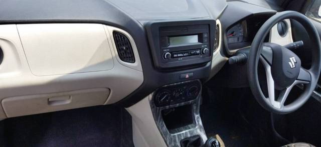 https://images10.gaadi.com/usedgaadi-sellcar/UsedCar/f5efc2c5a/31d32ae6-0cd1-44ca-a2e2-5da8d4195304.jpg?imwidth=6401
