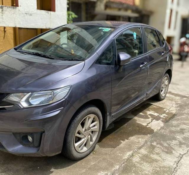 https://images10.gaadi.com/usedgaadi-sellcar/UsedCar/f5efd93fa/b71064ca-30ab-4c9f-b2bc-2956ab1c8533.jpg?imwidth=6400