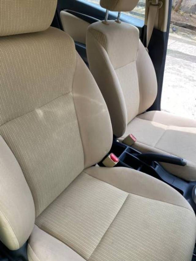 https://images10.gaadi.com/usedgaadi-sellcar/UsedCar/f5efd93fa/d46d2c7b-c9a7-40cc-a97f-50d8322bae6a.jpg?imwidth=6402