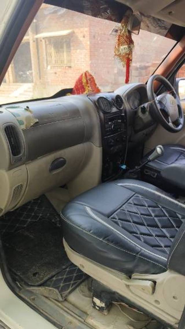 https://images10.gaadi.com/usedgaadi-sellcar/UsedCar/f5f0595ba/f8795789-f5ca-4add-948d-a4d7b7d2d8c6.jpg?imwidth=6402