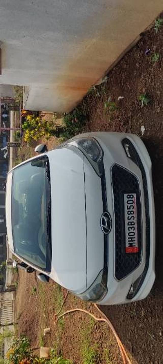 https://images10.gaadi.com/usedgaadi-sellcar/UsedCar/f5f07eeea/e01e931a-f674-4987-a697-3a42805c81e5.jpg?imwidth=6402
