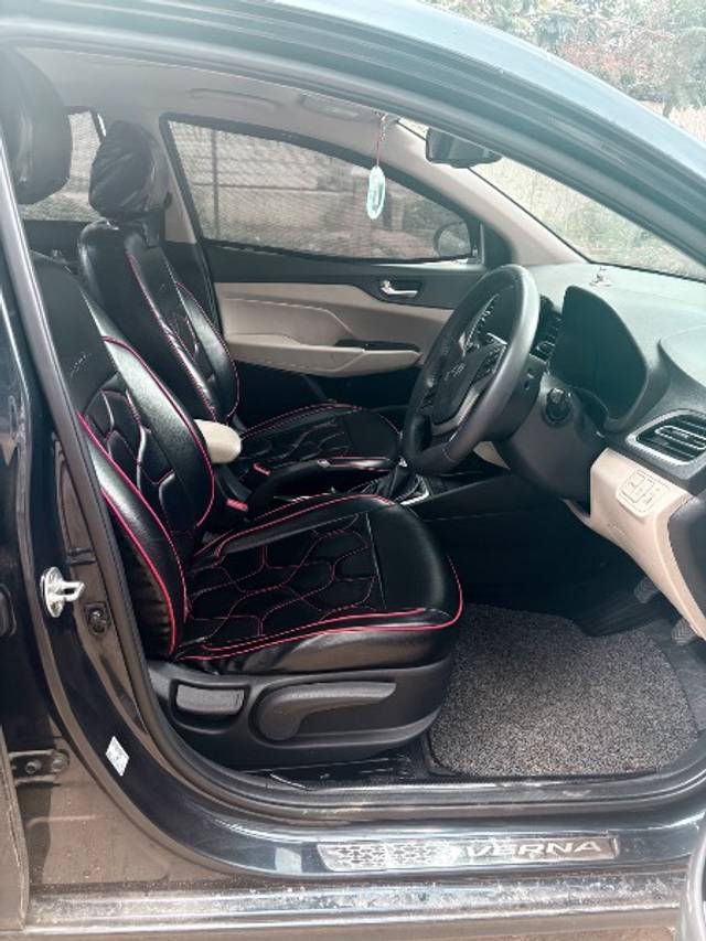 https://images10.gaadi.com/usedgaadi-sellcar/UsedCar/f5f0a2eca/357a29c6-cfa1-4ff7-826a-7265193de0a6.jpeg?imwidth=6402