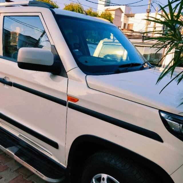 https://images10.gaadi.com/usedgaadi-sellcar/UsedCar/f5f0c1d8a/9b431276-3a5a-4c4e-ab44-bc2ce8a43dc7.jpg?imwidth=6402