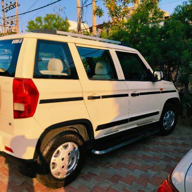 https://images10.gaadi.com/usedgaadi-sellcar/UsedCar/f5f0c1d8a/fccdbf2e-8503-43d5-b7fa-3fce60613963.jpg?imwidth=6401