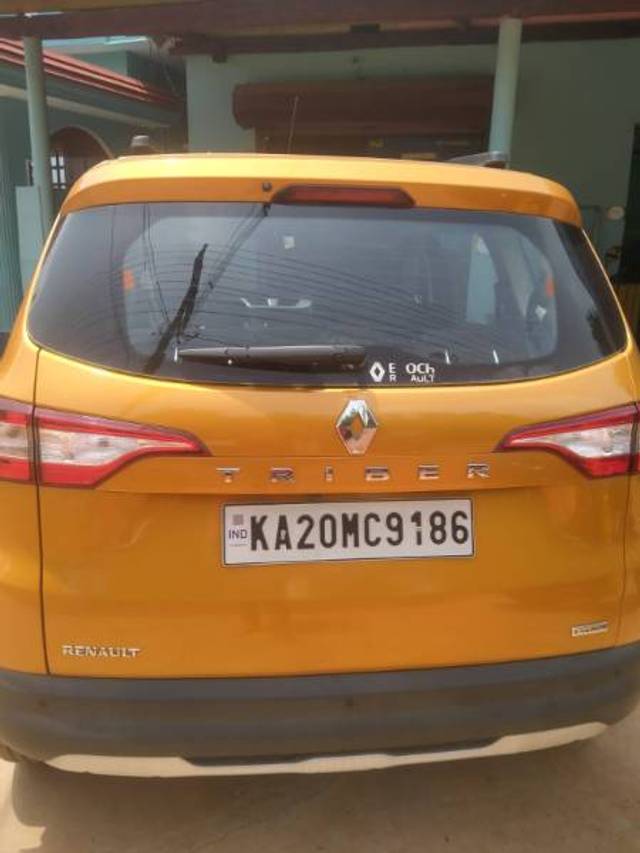 https://images10.gaadi.com/usedgaadi-sellcar/UsedCar/f5f0f3b9a/dd4cc347-dfd5-438c-be0c-4029f8cc2c54.jpg?imwidth=6401