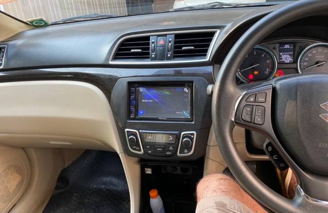 https://images10.gaadi.com/usedgaadi-sellcar/UsedCar/f5f0f6bea/1c7385b6-190f-484c-937d-140356fe3cad.jpeg?imwidth=6402