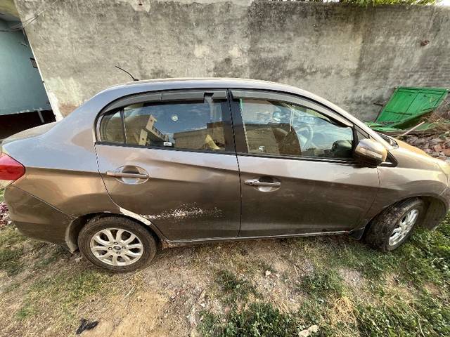 https://images10.gaadi.com/usedgaadi-sellcar/UsedCar/f5f1d240a/995152a8-8469-4efd-8631-002130ac10d8.jpeg?imwidth=6401