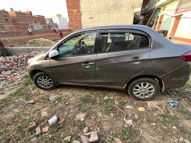 https://images10.gaadi.com/usedgaadi-sellcar/UsedCar/f5f1d240a/9e7b01e2-98f8-411e-84fe-20efd00e0e27.jpeg?imwidth=6402