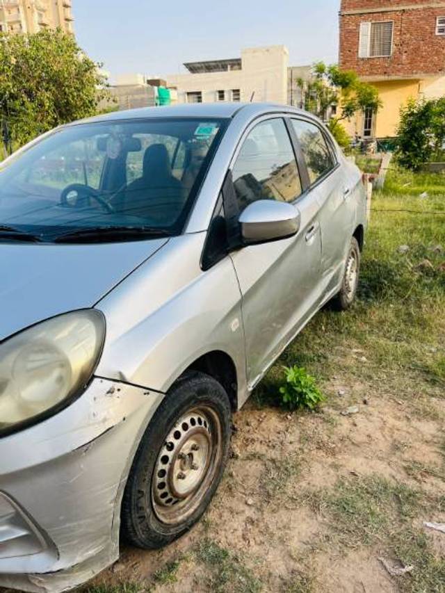 https://images10.gaadi.com/usedgaadi-sellcar/UsedCar/f5f1de6da/670018ae-5948-45de-b449-693162b40a7e.jpeg?imwidth=6401