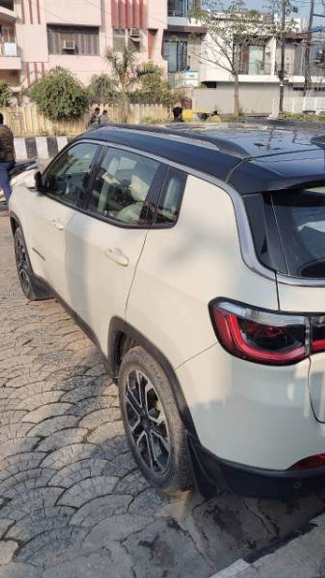 https://images10.gaadi.com/usedgaadi-sellcar/UsedCar/f5f1e0c9a/0da61ee6-b73c-4a8e-a7ac-ab1f8b812a33.jpeg?imwidth=6400