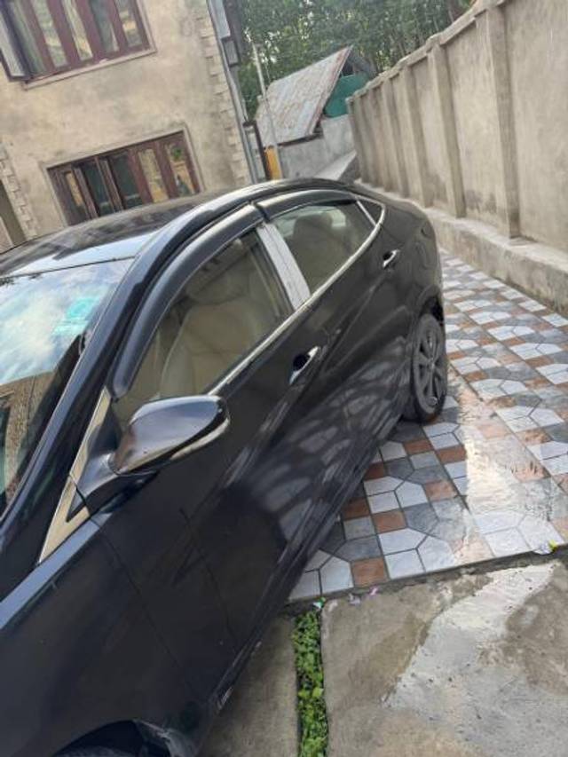 https://images10.gaadi.com/usedgaadi-sellcar/UsedCar/f5f275eea/c7432b5b-6788-4ca2-a9e2-c44dfa7d52e2.jpg?imwidth=6402