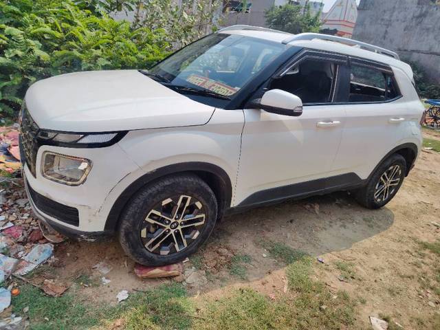 https://images10.gaadi.com/usedgaadi-sellcar/UsedCar/f5f29ec8a/1aac58e8-a5c3-4212-a97b-cfb79dfaab1f.jpg?imwidth=6400