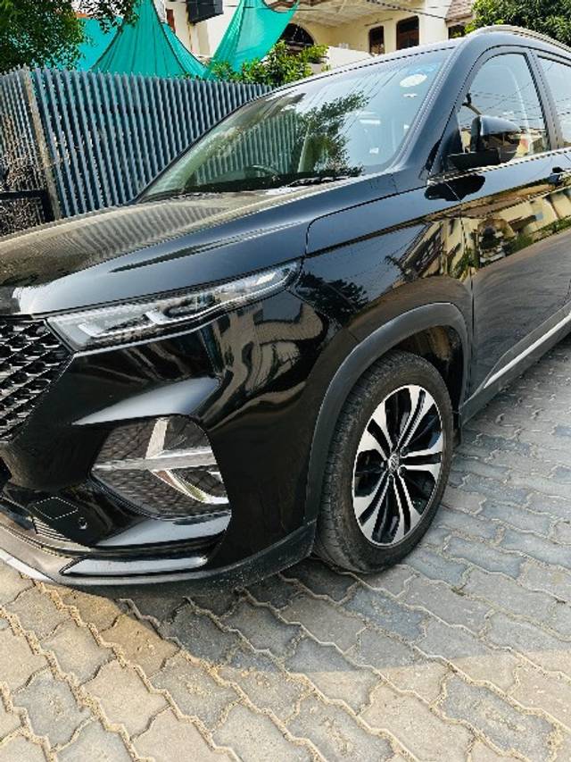 https://images10.gaadi.com/usedgaadi-sellcar/UsedCar/f5f2b991a/721c4bc8-dfb2-4de9-bce3-462eeb6a74d1.jpeg?imwidth=6400