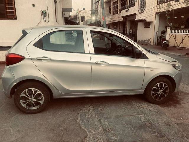 https://images10.gaadi.com/usedgaadi-sellcar/UsedCar/f5f2cdaaa/a07ea577-40e1-4a43-a874-83f233299270.jpg?imwidth=6401