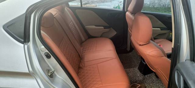 https://images10.gaadi.com/usedgaadi-sellcar/UsedCar/f5f30a6fa/fd3c337a-5e8e-4238-a0aa-c67934f7bcd9.jpg?imwidth=6402
