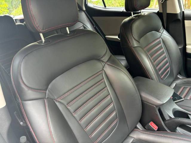https://images10.gaadi.com/usedgaadi-sellcar/UsedCar/f5f35520a/d5c8a796-a3cb-45c0-bcd1-8ab1d1e1ac25.jpg?imwidth=6402