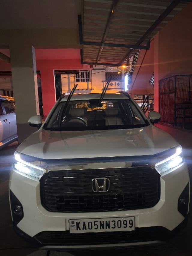 https://images10.gaadi.com/usedgaadi-sellcar/UsedCar/f5f3a927a/3f36ab1f-7a09-42df-b7cf-c3e028c0f482.jpeg?imwidth=6400