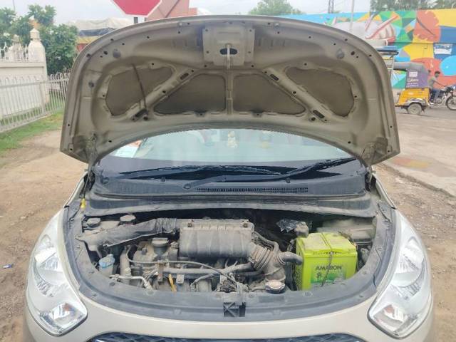 https://images10.gaadi.com/usedgaadi-sellcar/UsedCar/f5f3b30da/c1de5330-b3b8-4056-8559-4695248a9fb2.jpg?imwidth=6401