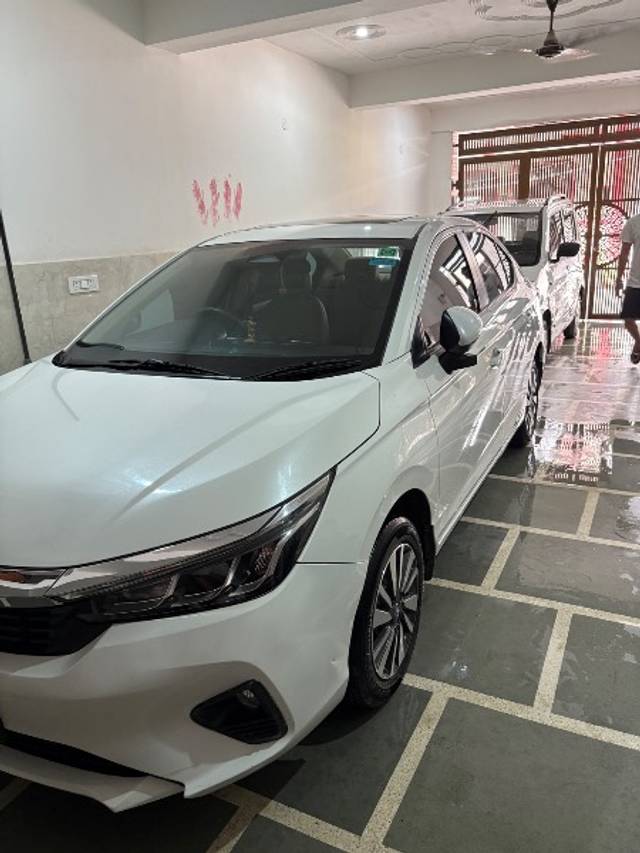 https://images10.gaadi.com/usedgaadi-sellcar/UsedCar/f5f3eacda/10060b0d-87ac-4748-867c-e32f7f694b59.jpeg?imwidth=6402
