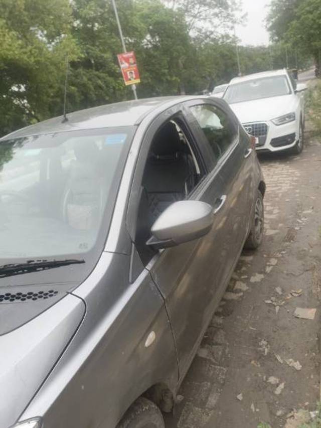 https://images10.gaadi.com/usedgaadi-sellcar/UsedCar/f5f3f22da/2c77ede4-9b2f-4e47-8185-c82586f20085.jpg?imwidth=6400