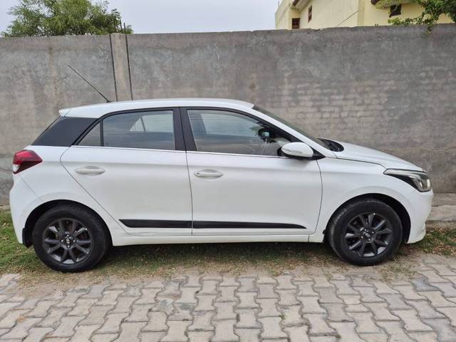https://images10.gaadi.com/usedgaadi-sellcar/UsedCar/f5f44137a/f4649970-7888-445c-aada-a210961796cc.jpg?imwidth=6401