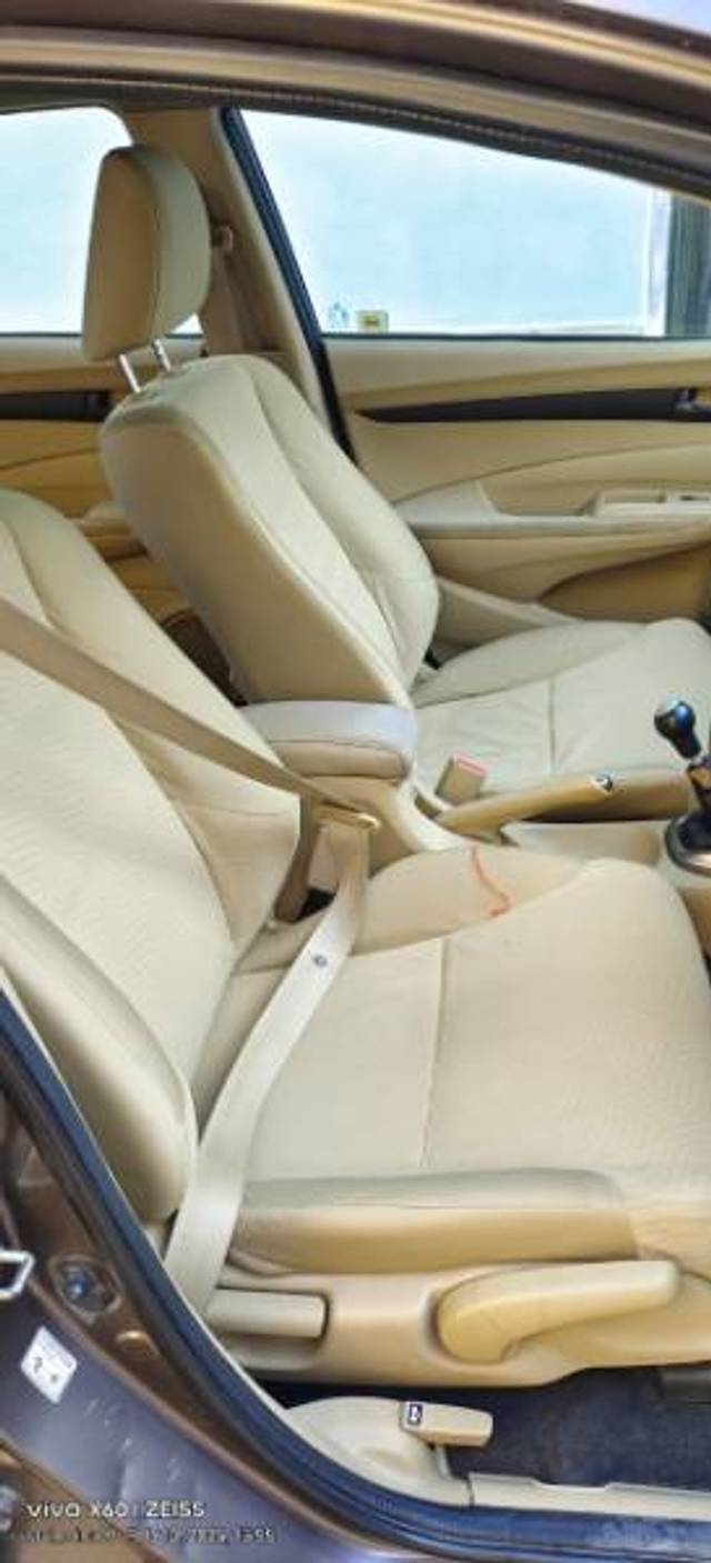 https://images10.gaadi.com/usedgaadi-sellcar/UsedCar/f5f4427ba/55fd0683-d39e-4956-9cd8-7e0c10956138.jpg?imwidth=6402