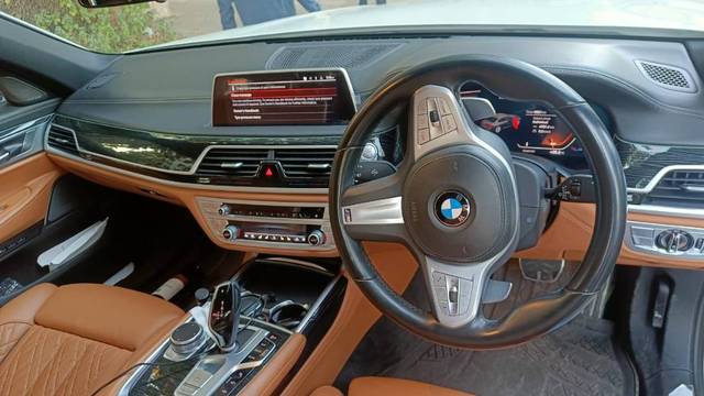 https://images10.gaadi.com/usedgaadi-sellcar/UsedCar/f5f4a4b0a/a9fb56e7-c498-4a96-a277-9c63476acdd9.jpg?imwidth=6402