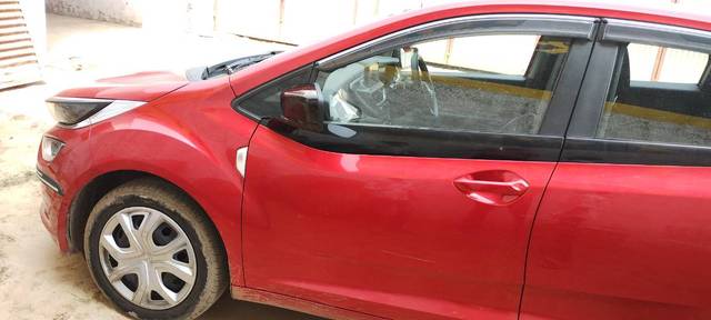 https://images10.gaadi.com/usedgaadi-sellcar/UsedCar/f5f4c11fa/c2022140-4755-4a77-996b-87877b223189.jpg?imwidth=6401