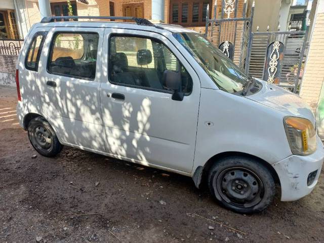 https://images10.gaadi.com/usedgaadi-sellcar/UsedCar/f5f4c579a/8b0bc40e-a180-4b9d-b56b-0e65323df6d6.jpg?imwidth=6401