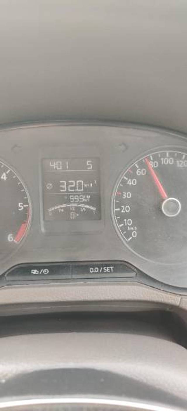 https://images10.gaadi.com/usedgaadi-sellcar/UsedCar/f5f4c9c2a/0d2f3c9e-00b0-4559-8bca-802225463a12.jpg?imwidth=6401