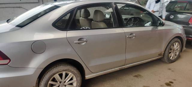 https://images10.gaadi.com/usedgaadi-sellcar/UsedCar/f5f4c9c2a/f7321317-1c2f-415c-a38a-96b030b5f862.jpg?imwidth=6400