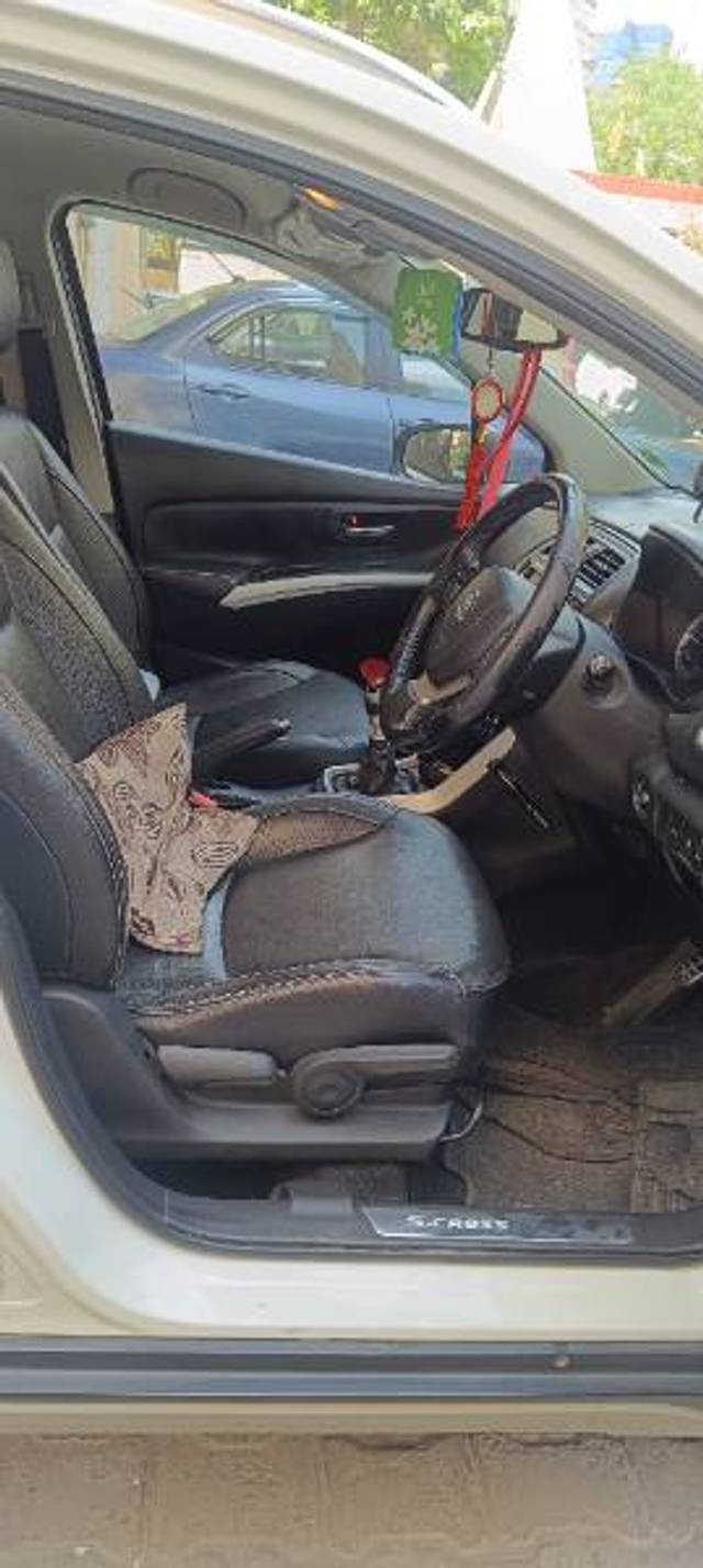 https://images10.gaadi.com/usedgaadi-sellcar/UsedCar/f5f4d485a/c74af21d-a57e-4f4c-a8c4-36b69e6956b0.jpg?imwidth=6400
