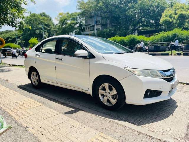 https://images10.gaadi.com/usedgaadi-sellcar/UsedCar/f5f4f0a2a/2f5feae4-fc98-43e7-ab44-9ff98fb6cae0.jpg?imwidth=6400