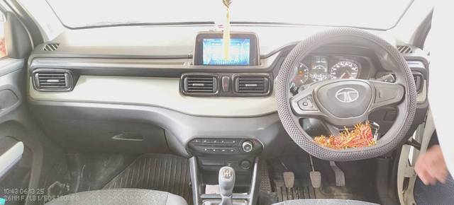 https://images10.gaadi.com/usedgaadi-sellcar/UsedCar/f5f4f1fca/b056d95f-e444-442f-bed2-915582f72000.jpg?imwidth=6401