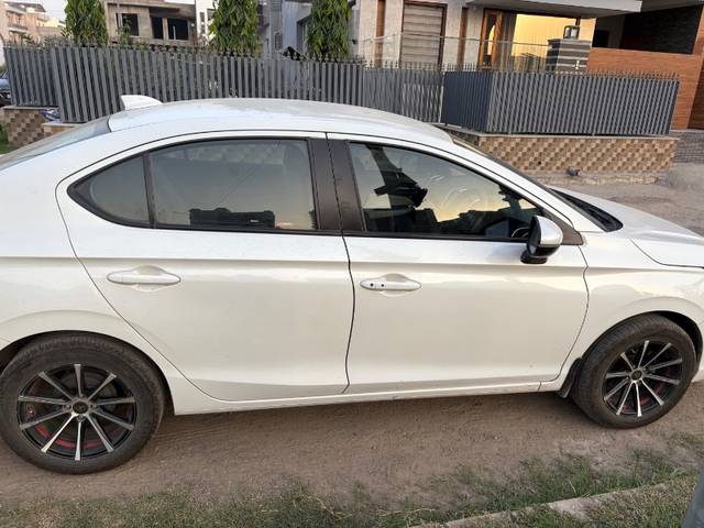 https://images10.gaadi.com/usedgaadi-sellcar/UsedCar/f5f4fbaca/0620c6d1-45fd-4970-8447-8f2bf887927f.jpeg?imwidth=6401