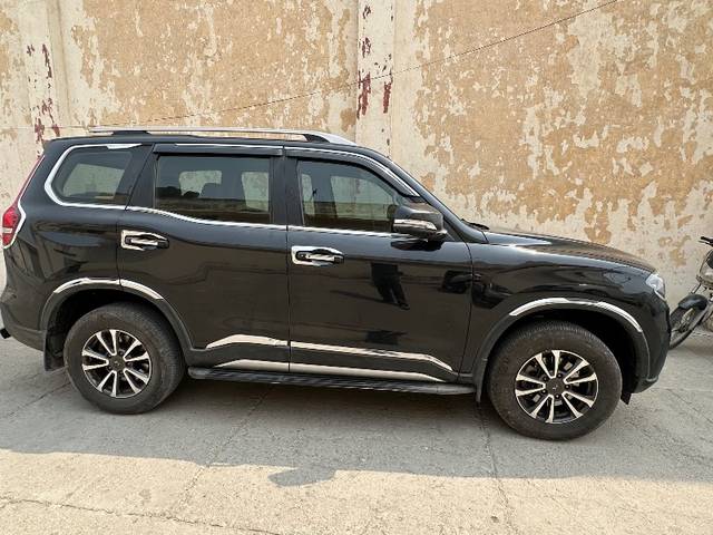 https://images10.gaadi.com/usedgaadi-sellcar/UsedCar/f5f5957aa/dd810c76-187c-403e-8d48-1aebb3282017.jpeg?imwidth=6401