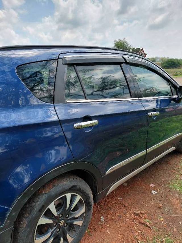 https://images10.gaadi.com/usedgaadi-sellcar/UsedCar/f5f5b4d7a/b93eb04e-ed8b-4432-bf9c-2d16903d3732.jpg?imwidth=6400